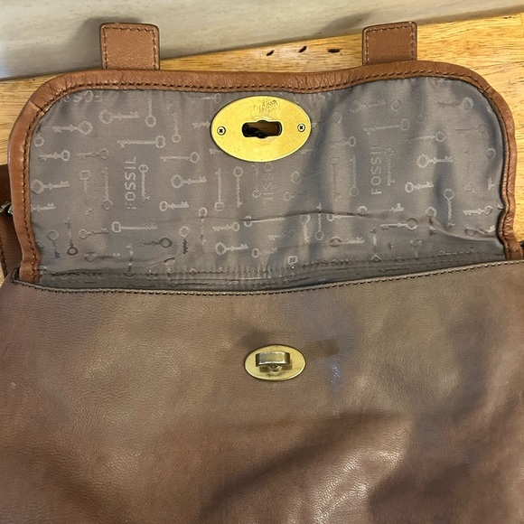 Fossil Brown Leather Brass Tone Chain Handle, leather Crossbody Strap Bag - Picture 13 of 16